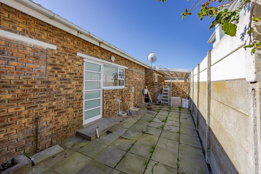 4 Bedroom Property for Sale in Zeekoevlei Western Cape